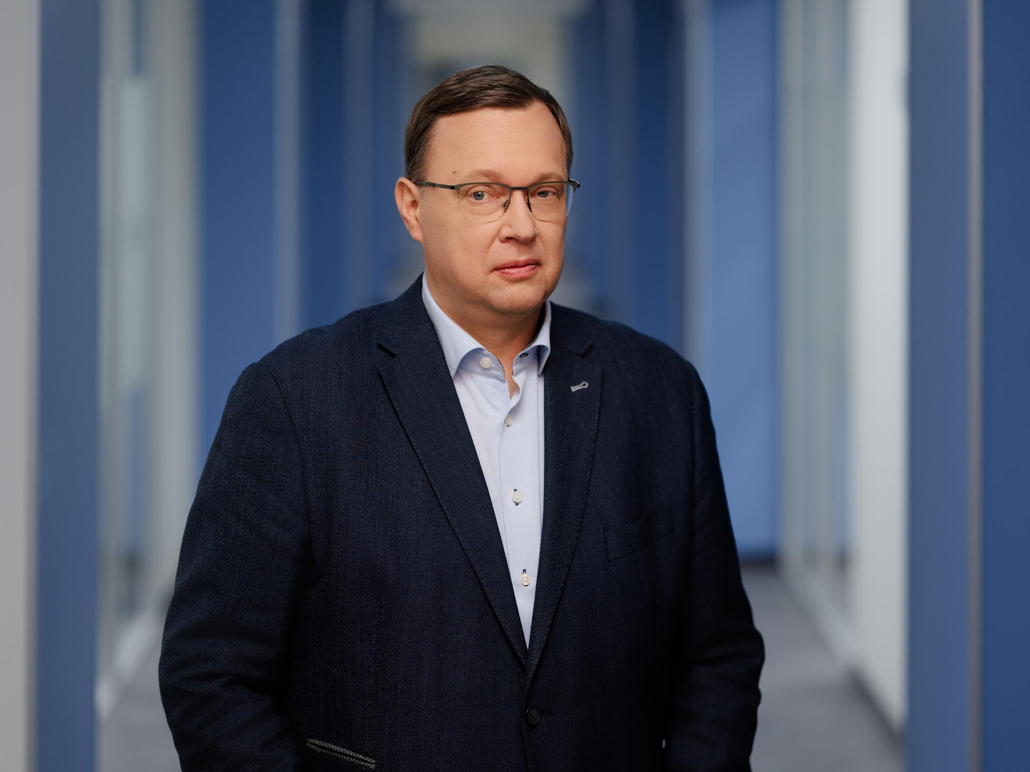 Transpordiameti teehoiuteenistuse lõuna osakonna juhataja Janar Taal palub Võrumaa saanisõpradel rallitada viisakalt ja jätta oranžid markiirpostid mahasõitmise korral valesse kohta püsti panemata.